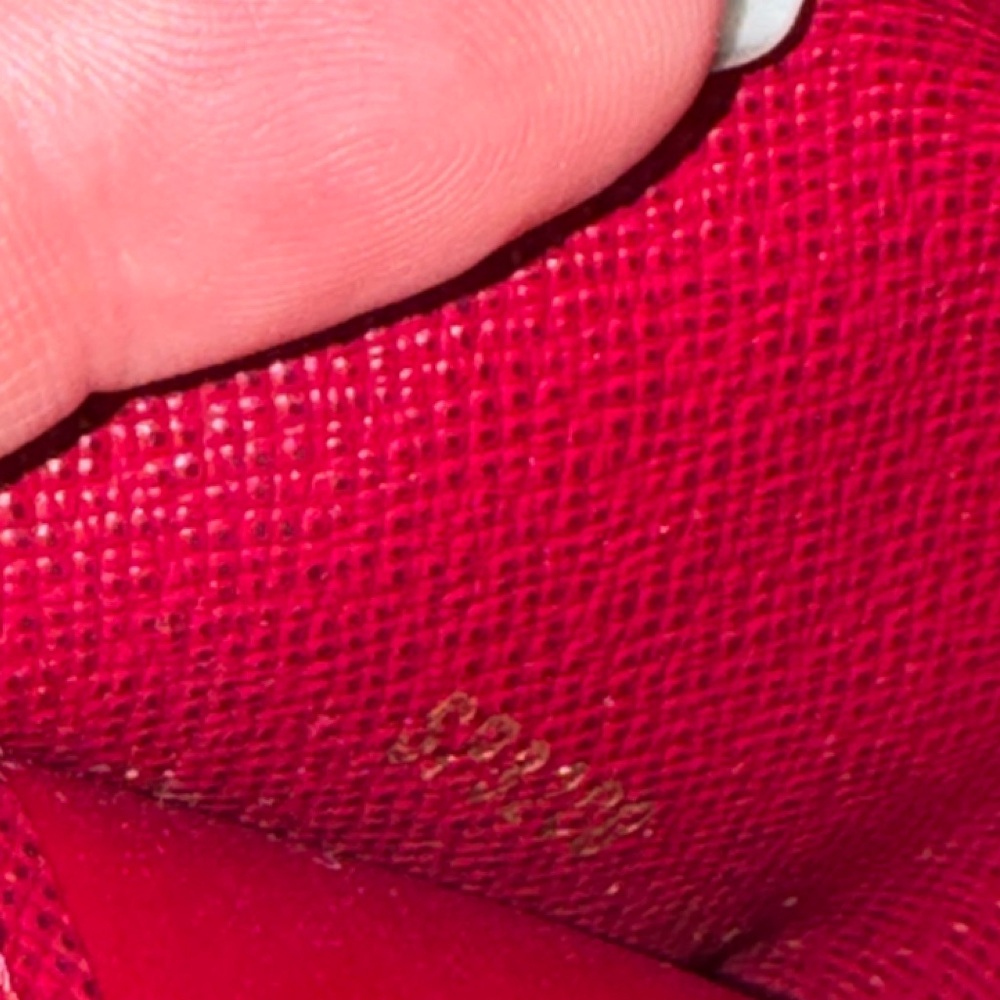 Beautiful Louis Vuitton 6 key holder - Picture 8 of 8